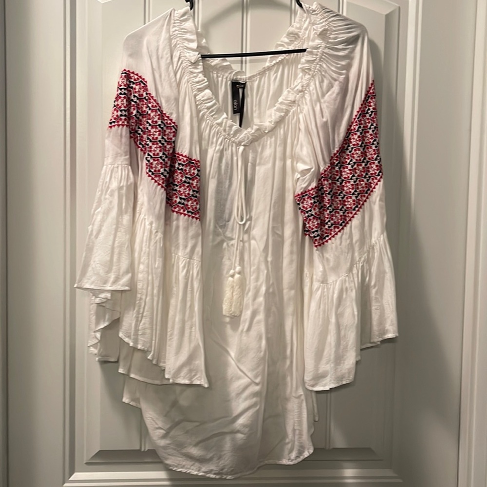 Boho boutique chic - off the shoulder or on! NWT